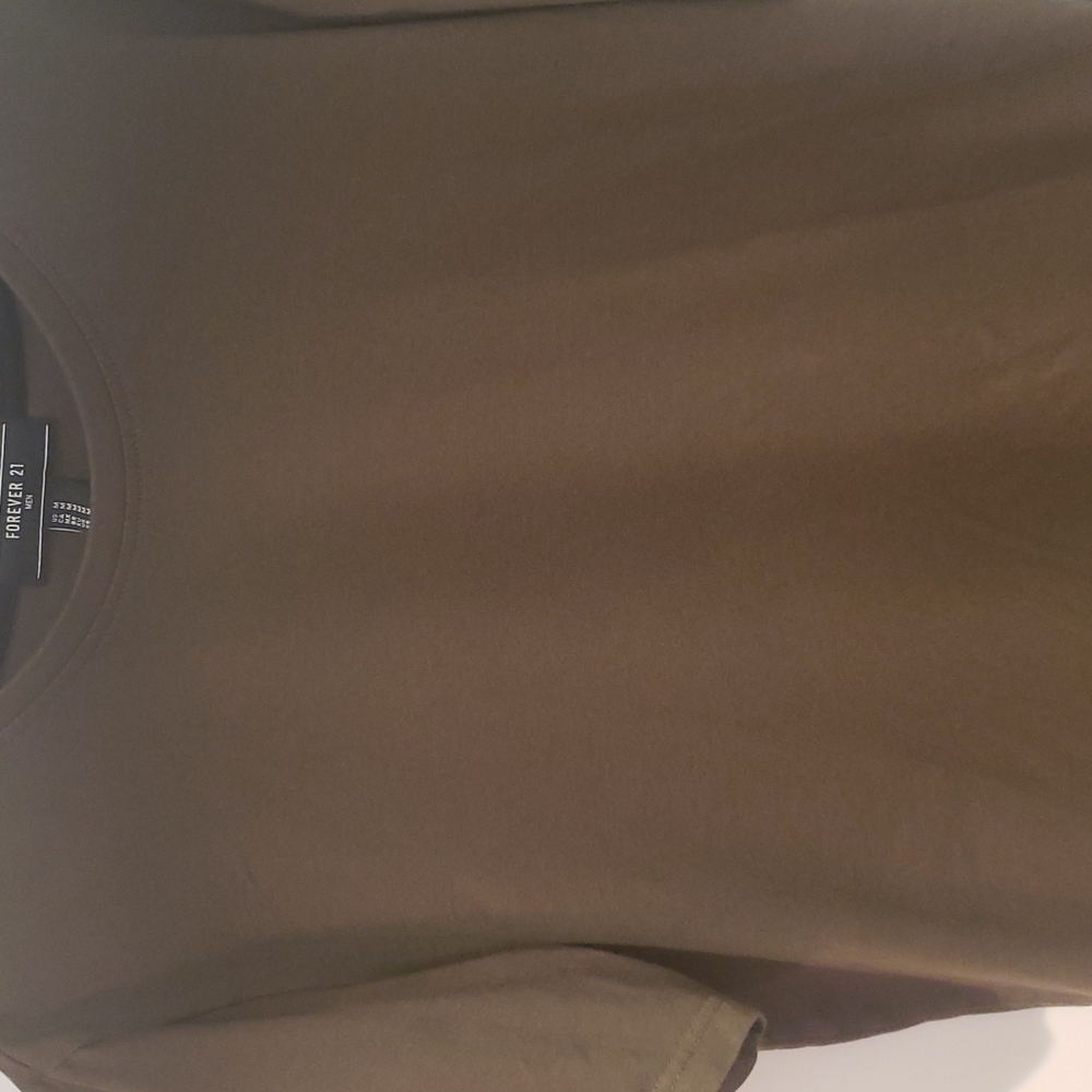 Men's Forever 21  shirt size medium